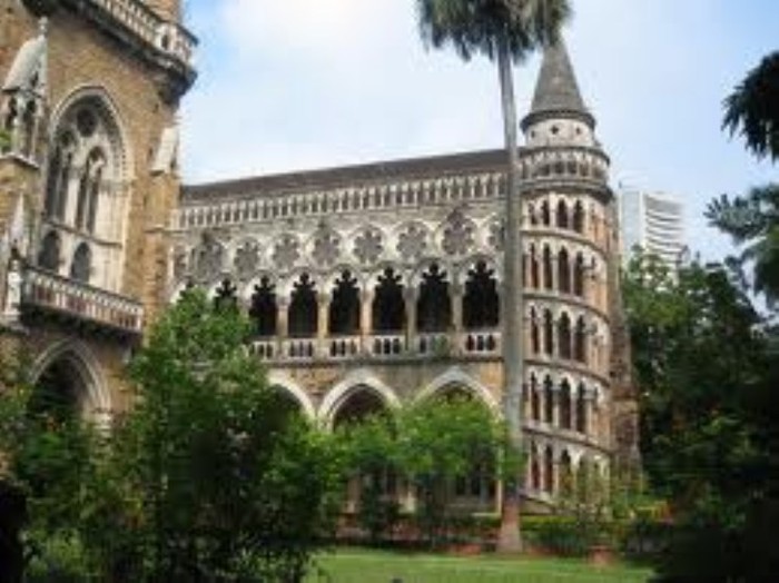 Đại học Mumbai đã được thành lập vào năm 1857. Đây là một trong những trường đại học lâu đời nhất và tốt nhất ở Ấn Độ.Trường có ba cơ sở tại Kalina, Fort Ratnagiri, Kalina với 354 trường cao đẳng trực thuộc và 36 ngành.